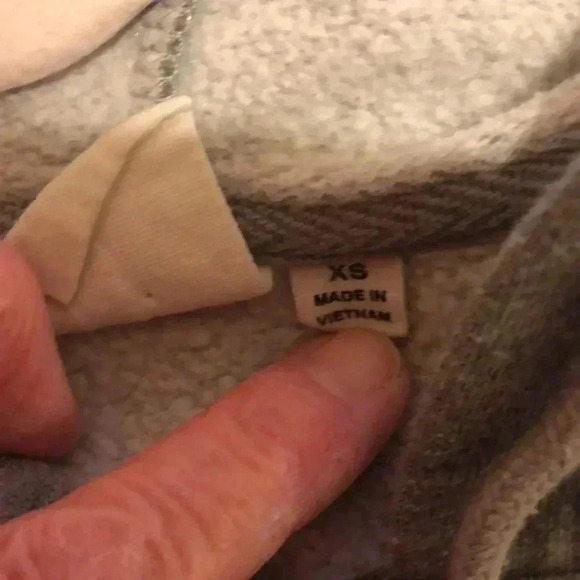 Vans zip up hoodie with front pockets. Size XS - Picture 8 of 9